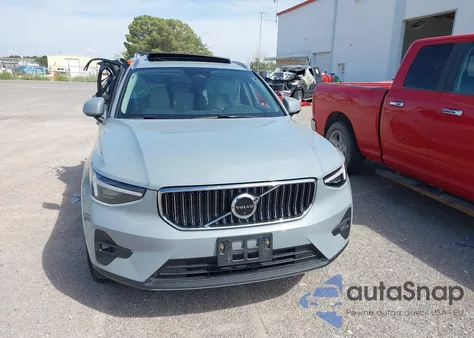 2025 Volvo Xc40 Plus z USA, uszkodzony, nr VIN YV4L12UE5S2566400